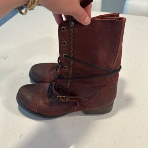 Aldo military style boots in burgundy color, leather